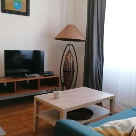 De L'oustal Apartamento *
